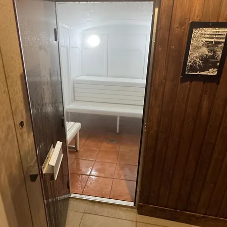 6-person With Pool Apartment